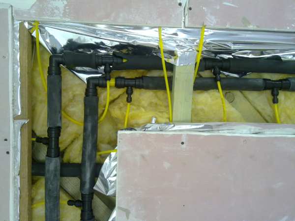 Gipszkarton táblás mennyezethűtési rendszer